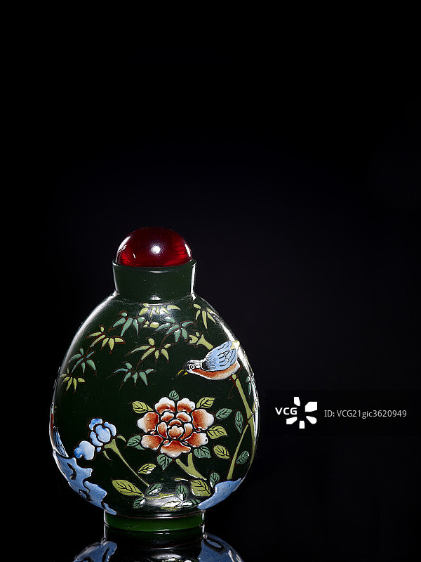 中国传统静物鼻烟壶图片素材