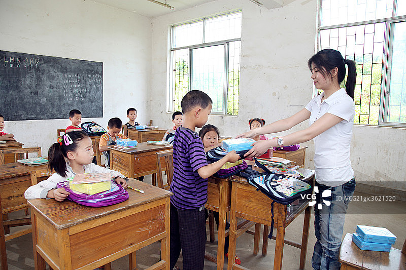 乡村小学学生图片素材