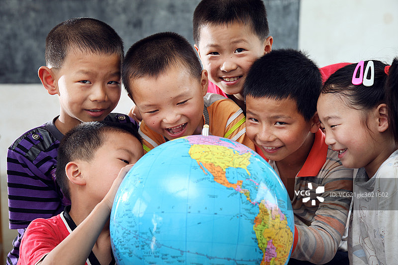 乡村小学学生图片素材