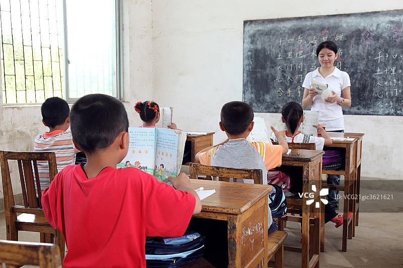 乡村小学学生图片素材