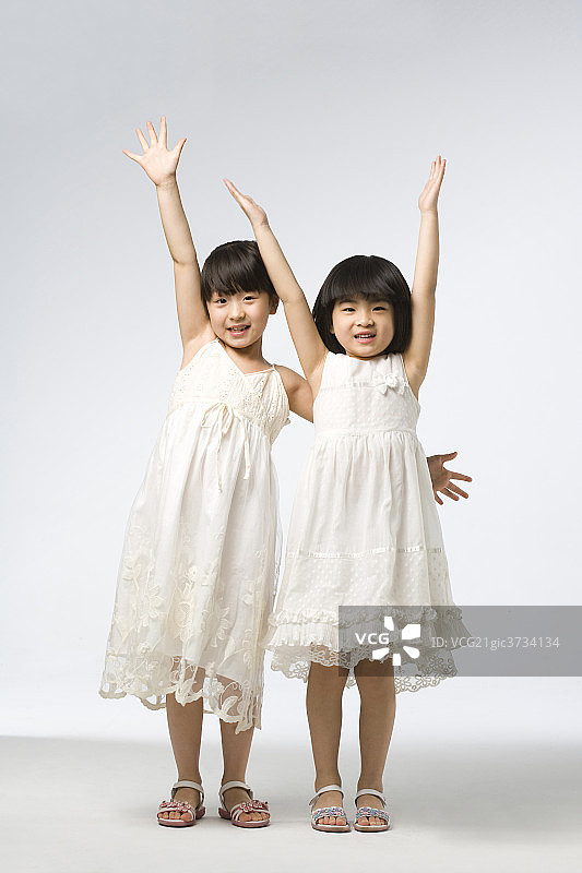 小女孩举手图片素材