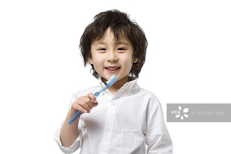 小男孩刷牙图片素材