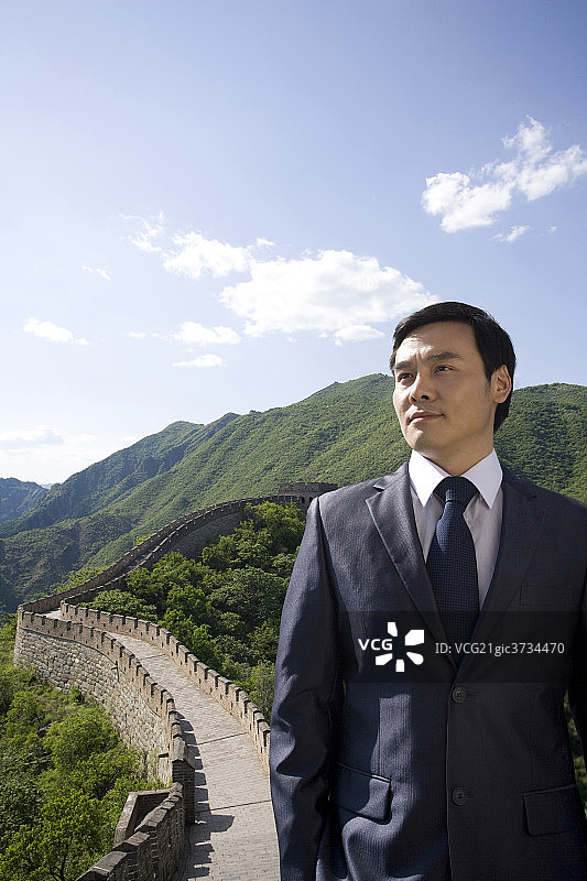 商务男士在长城图片素材