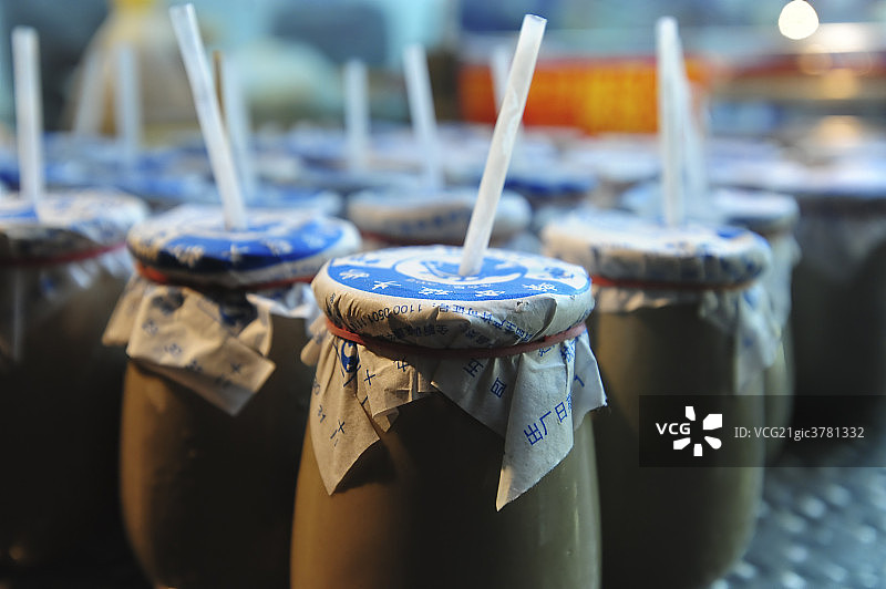 酸奶瓶图片素材