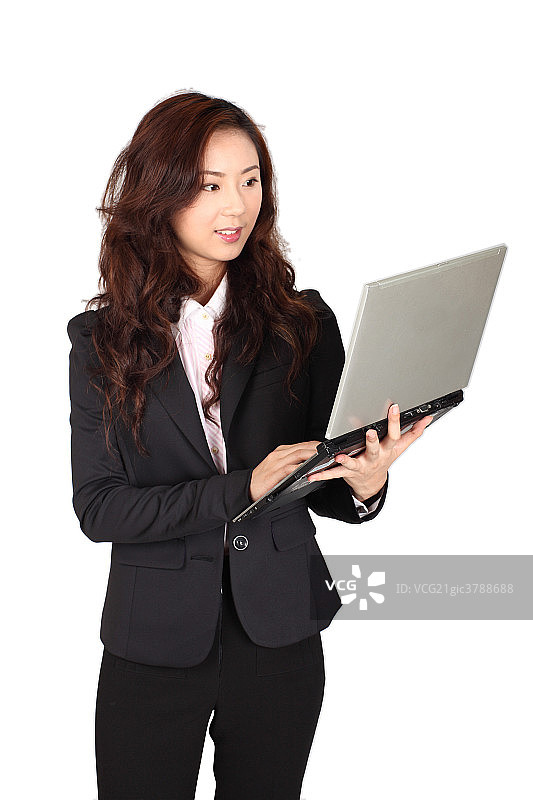 拿笔记本电脑的职业白领女性图片素材