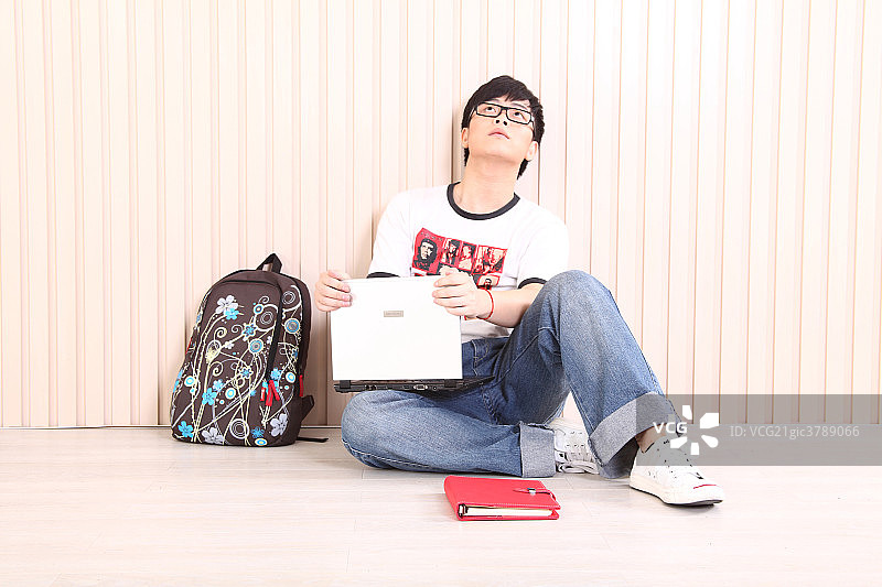 忧郁的男生图片素材