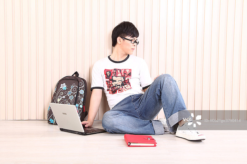 忧郁的男生图片素材