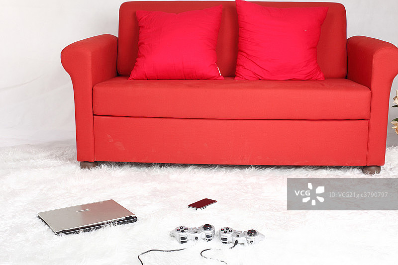 沙发，笔记本电脑，游戏机，手机图片素材