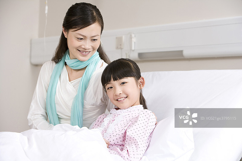 母女在病房图片素材
