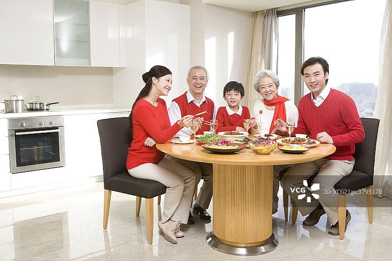 全家一起过春节图片素材