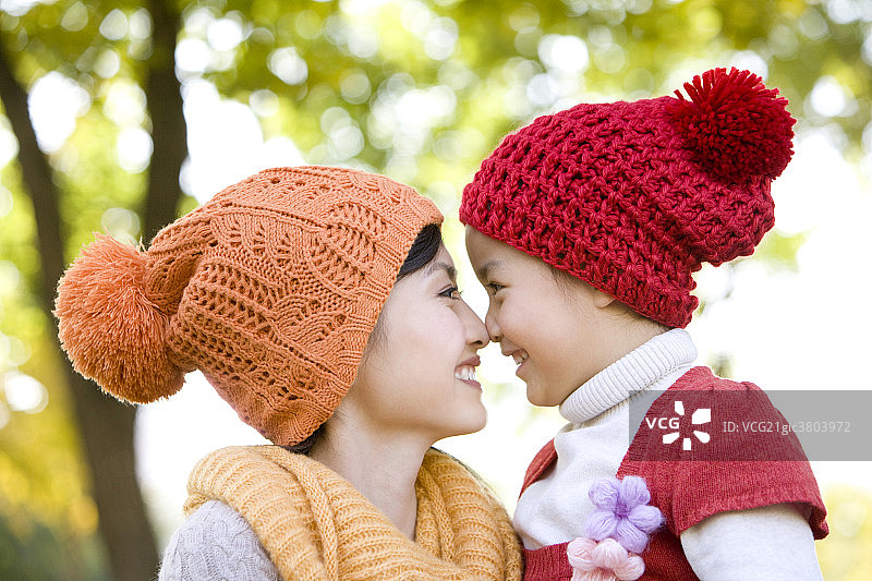 母女在一起嬉戏图片素材