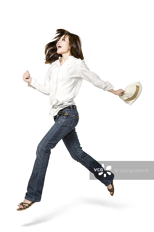 年轻女性跳跃图片素材