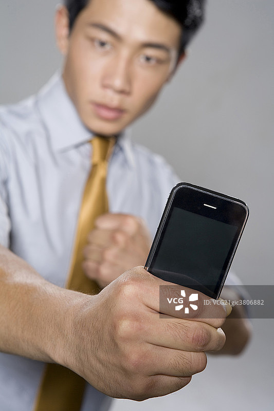 功夫商务男士和手机图片素材
