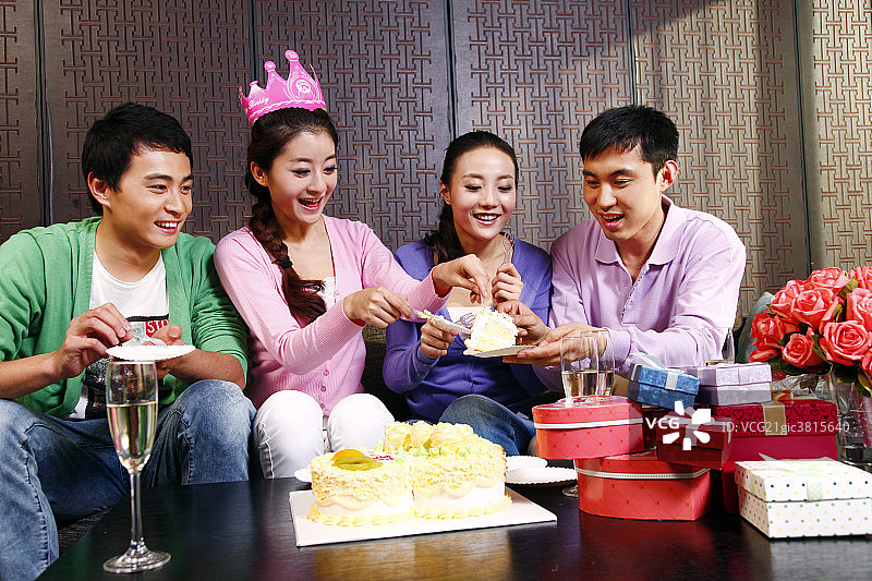 东方年轻人聚会图片素材