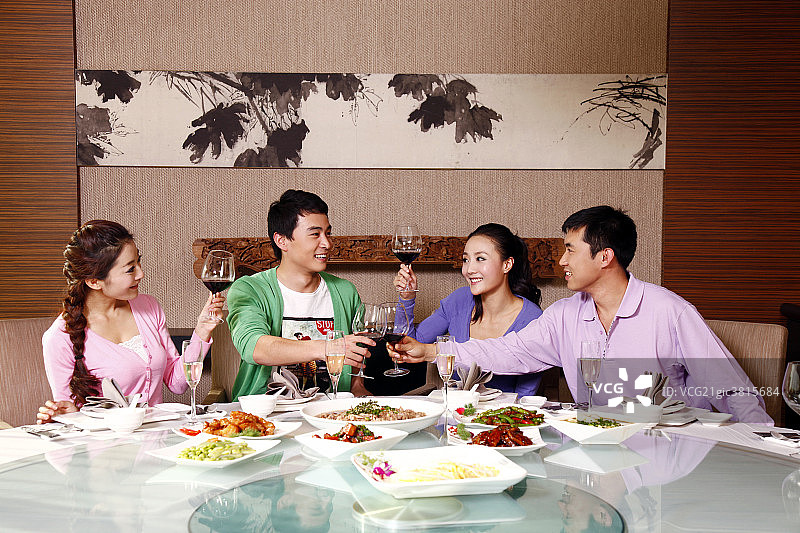 东方年轻人聚会图片素材