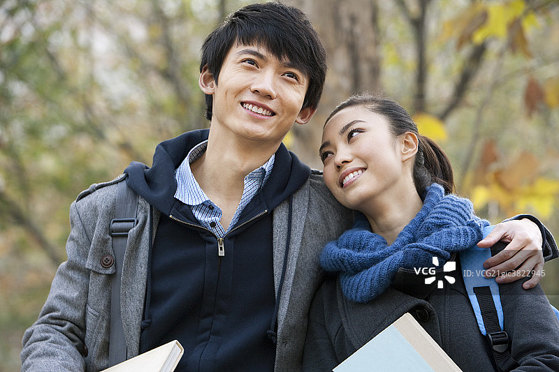 大学生在校园图片素材