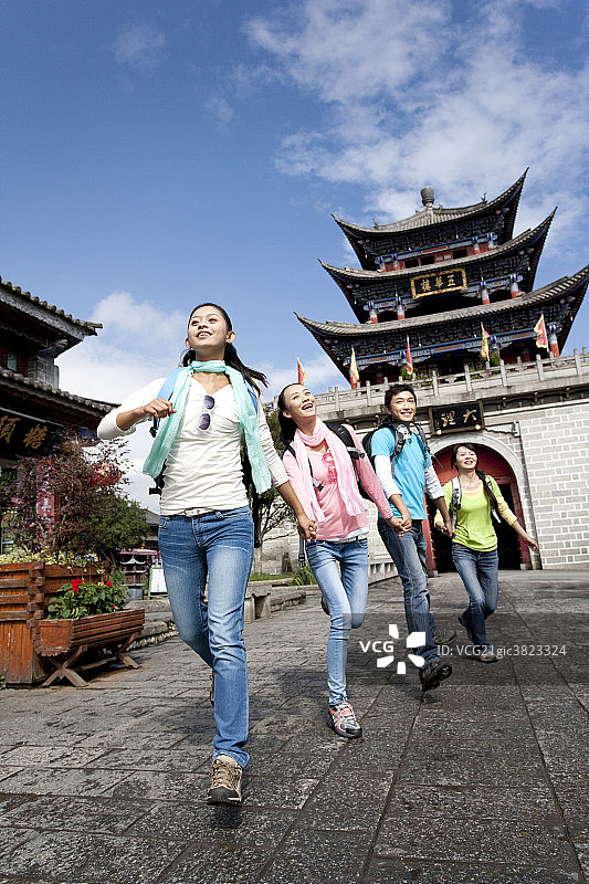 时尚男女旅游图片素材