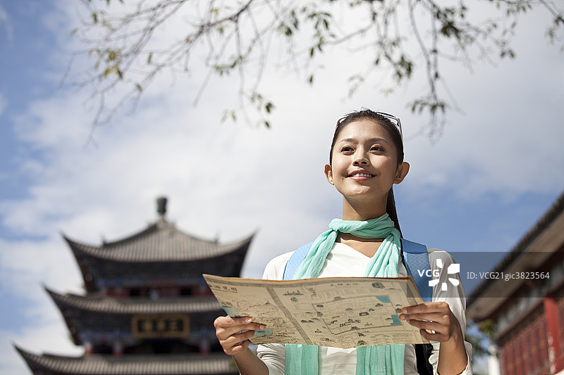 年轻女性旅游图片素材