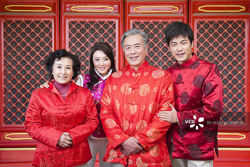 新年气氛里的家庭图片素材
