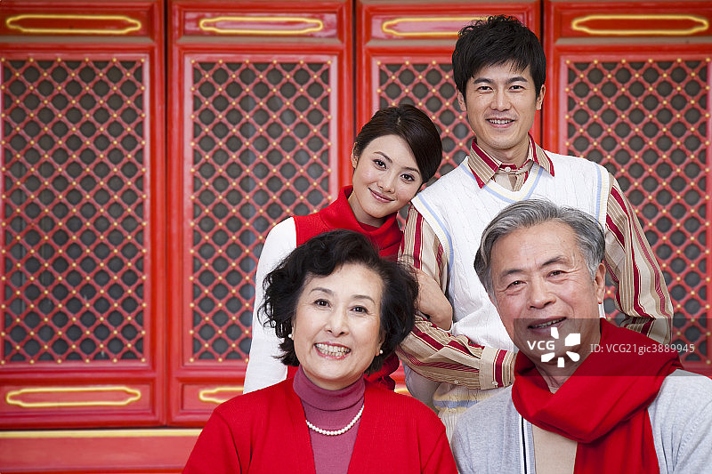 新年气氛里的家庭图片素材