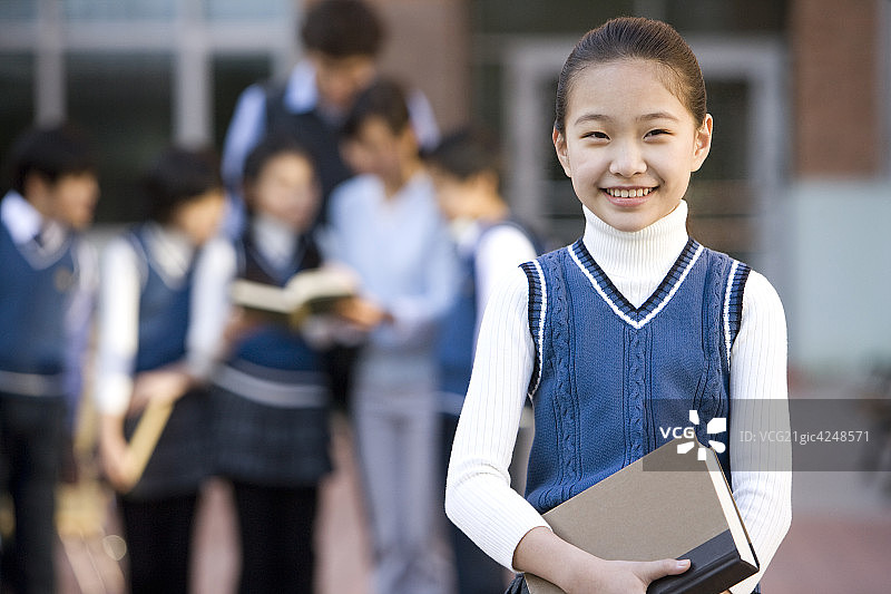 小学生在校园图片素材