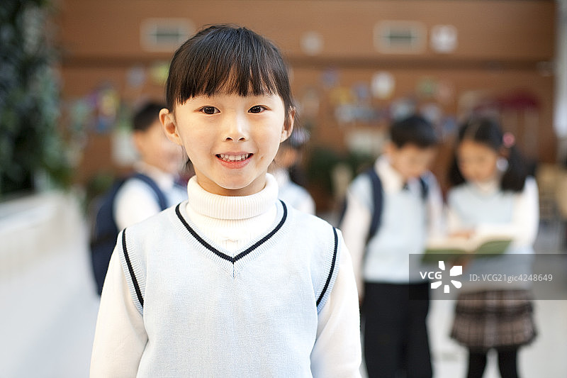 小学生在校园图片素材
