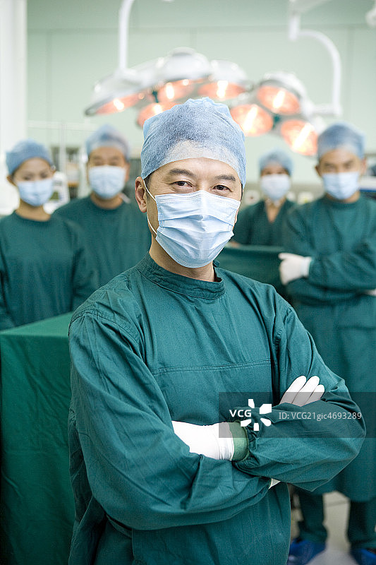 手术室医生群体像图片素材