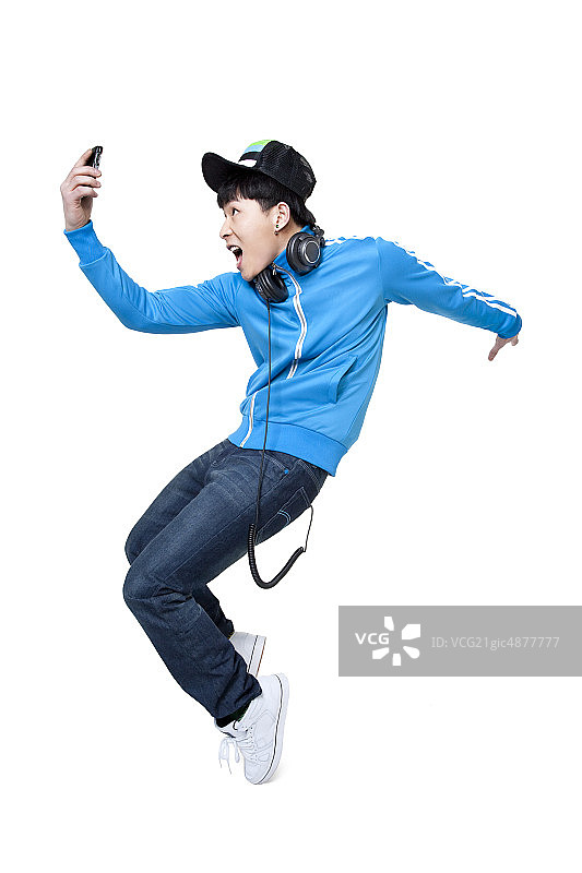 时尚Hip-hop青年男子和手机图片素材