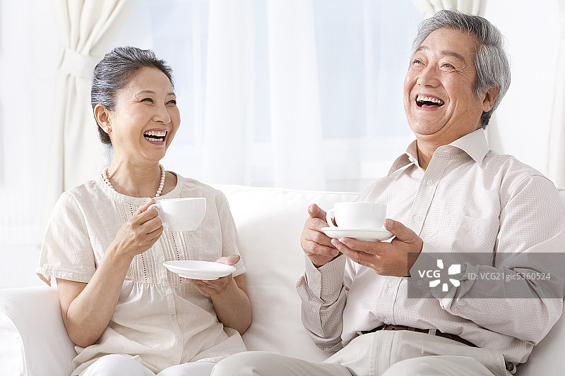 老年夫妇喝咖啡图片素材