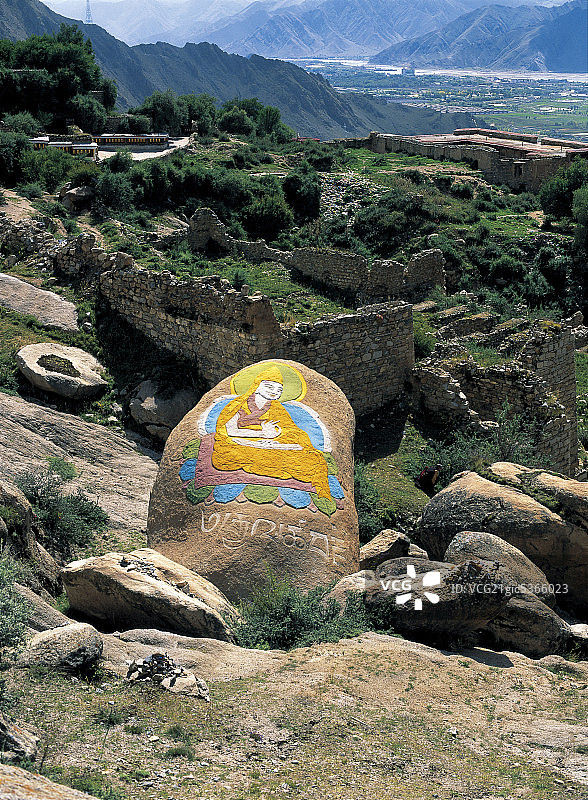 西藏哲蚌寺外的玛尼石图片素材