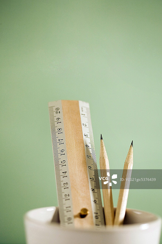 铅笔和尺子图片素材