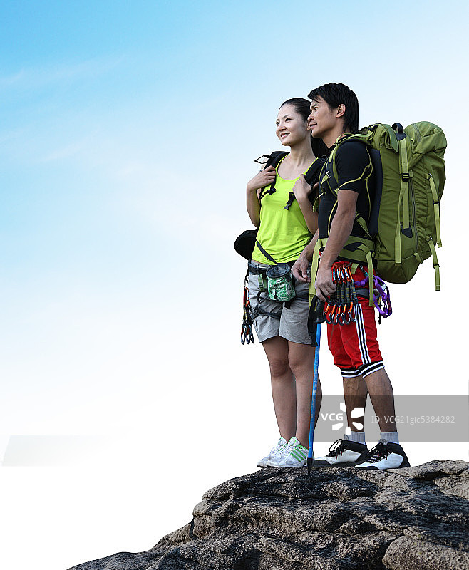 东方情侣户外攀岩图片素材