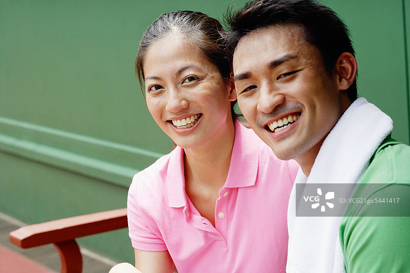 情侣观看相机图片素材