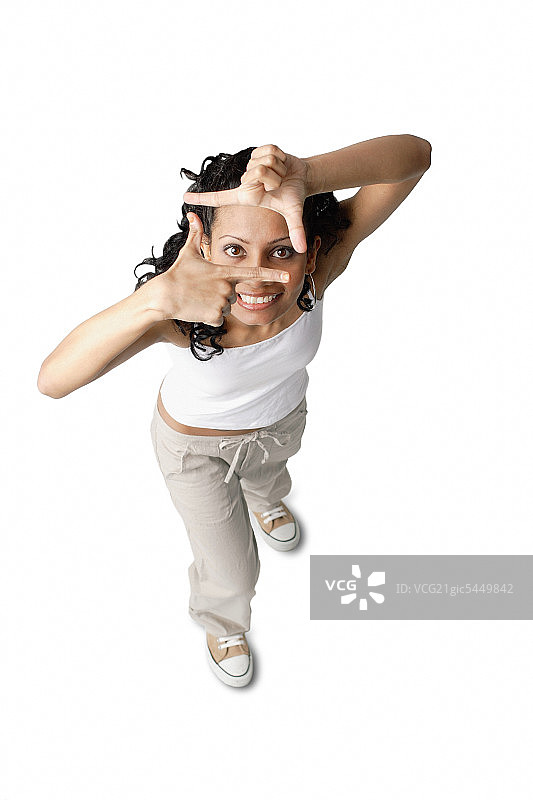 用手看镜头的女人图片素材