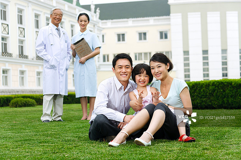 医生护士和病人家庭图片素材