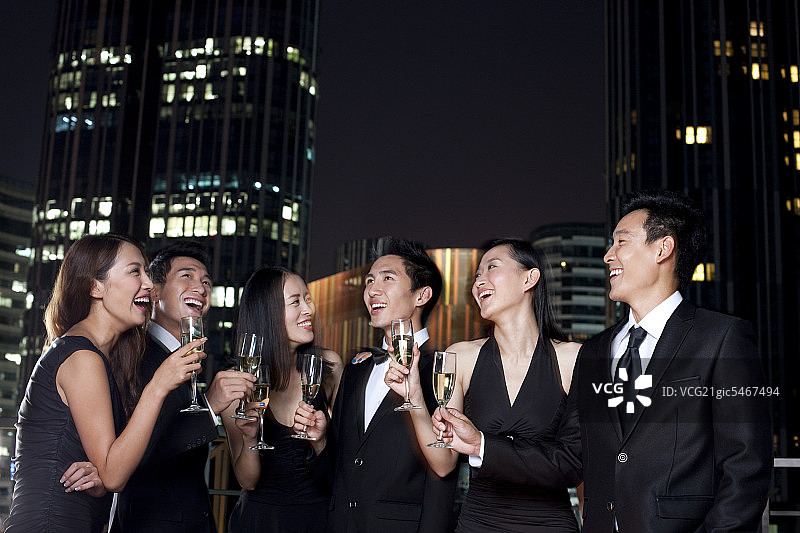 时尚青年男女开PARTY图片素材