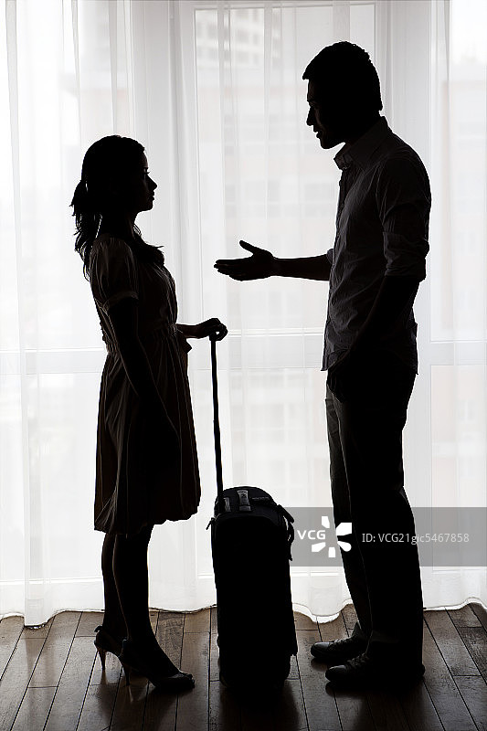 争执的夫妻剪影图片素材