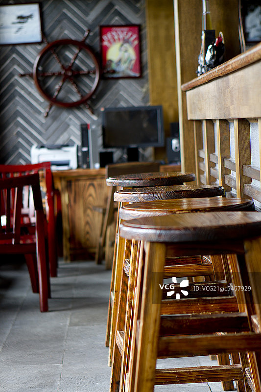 酒吧里的椅子图片素材