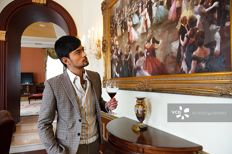 东方人奢华生活图片素材