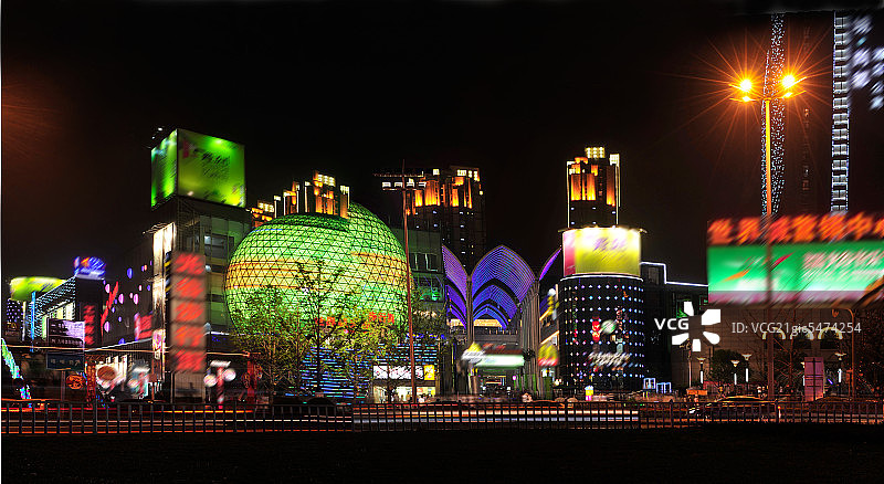 湖北省武汉光谷步行街夜景图片素材