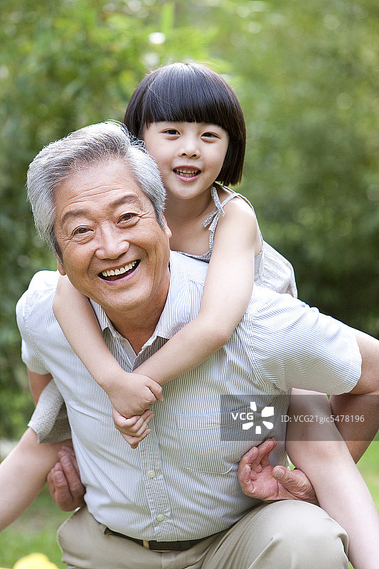 祖孙享受快乐时光图片素材