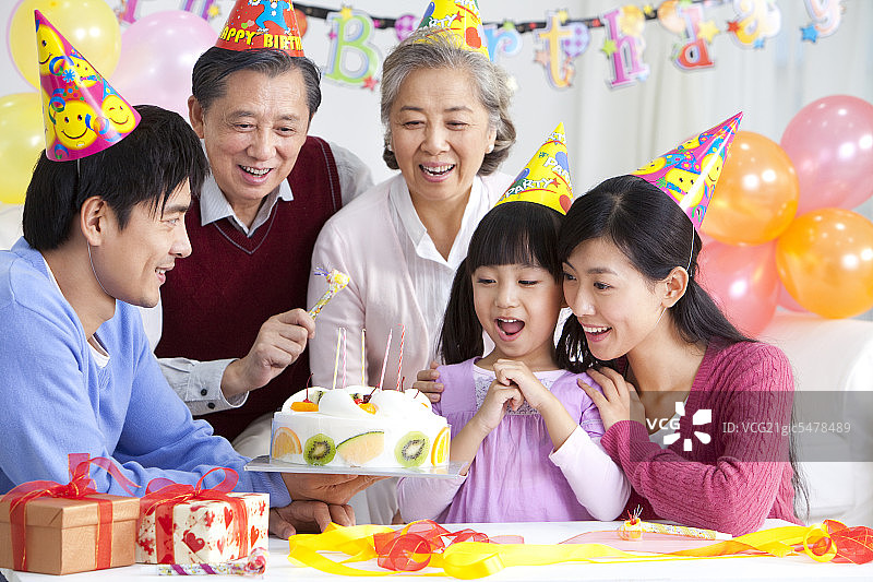 全家一起过生日图片素材