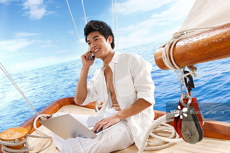 东方人航海出行图片素材