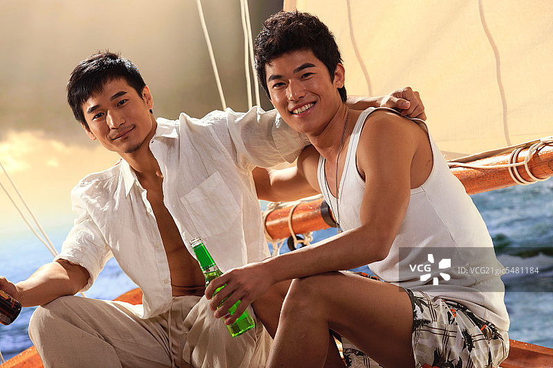 东方人航海出行图片素材