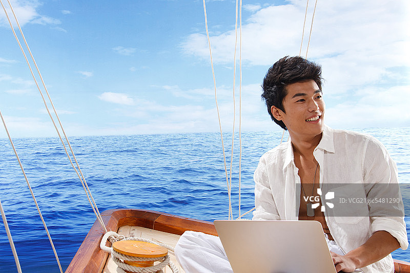 东方人航海出行图片素材