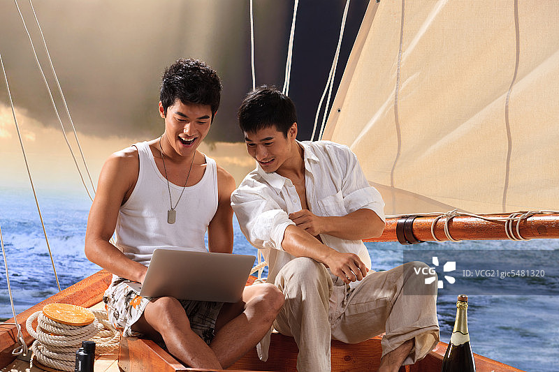 东方人航海出行图片素材