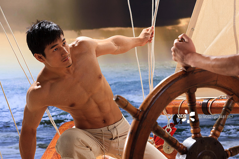 东方人航海出行图片素材