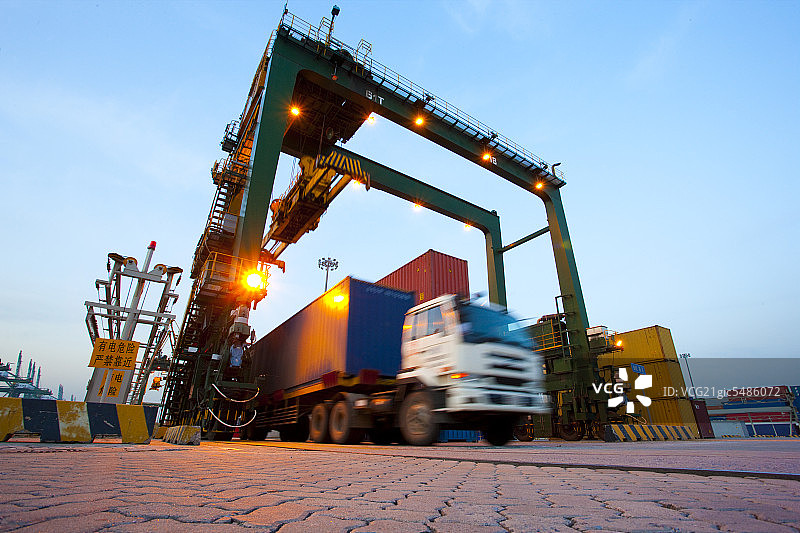 繁忙的码头图片素材