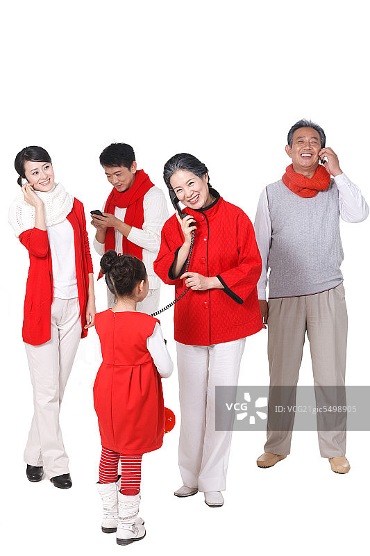东方家庭过年打电话图片素材