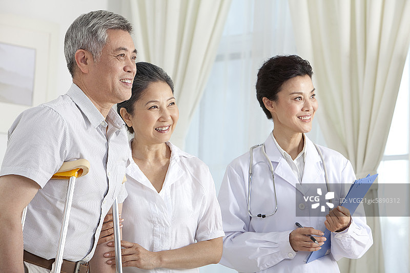 家庭医生和患者图片素材